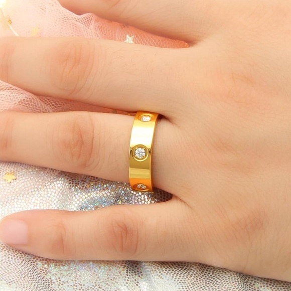 Gold love ring - Picture 2 of 6
